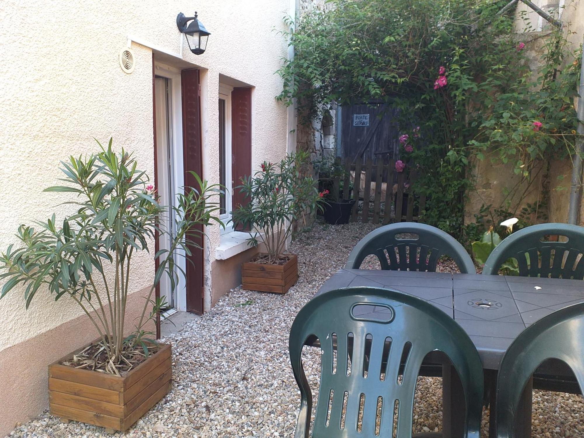 Maison Berrichonne 2 Chambres Cour Et Jardin Saint-Marcel (Indre)