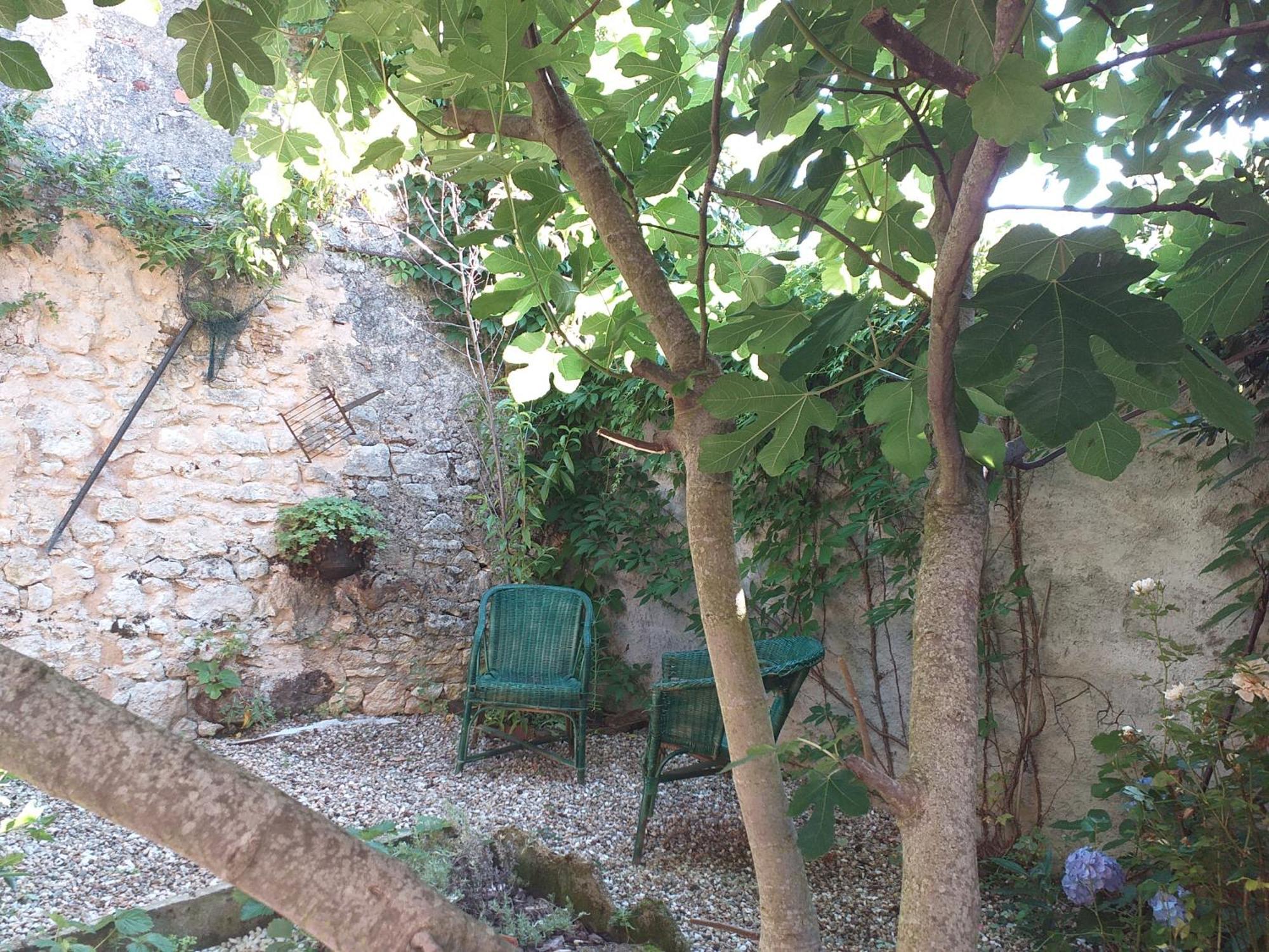 Holiday home Maison Berrichonne 2 Chambres Cour Et Jardin Saint-Marcel (Indre)